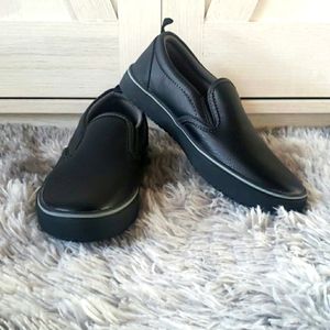 TRED SAFE SLIP RESISTANT SHOES